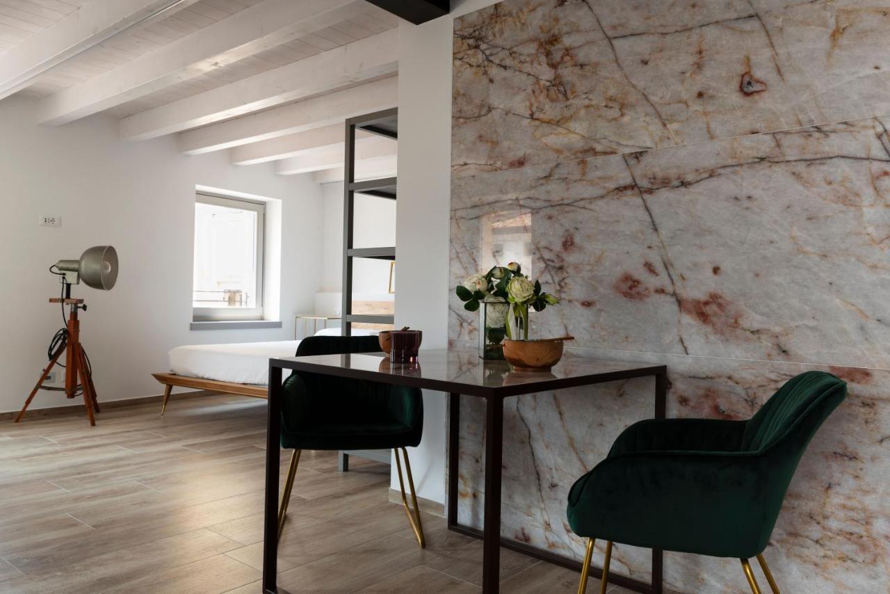 Absentia 1763 Garda Boutique Home - Lake Front Brenzone sul Garda Exterior foto