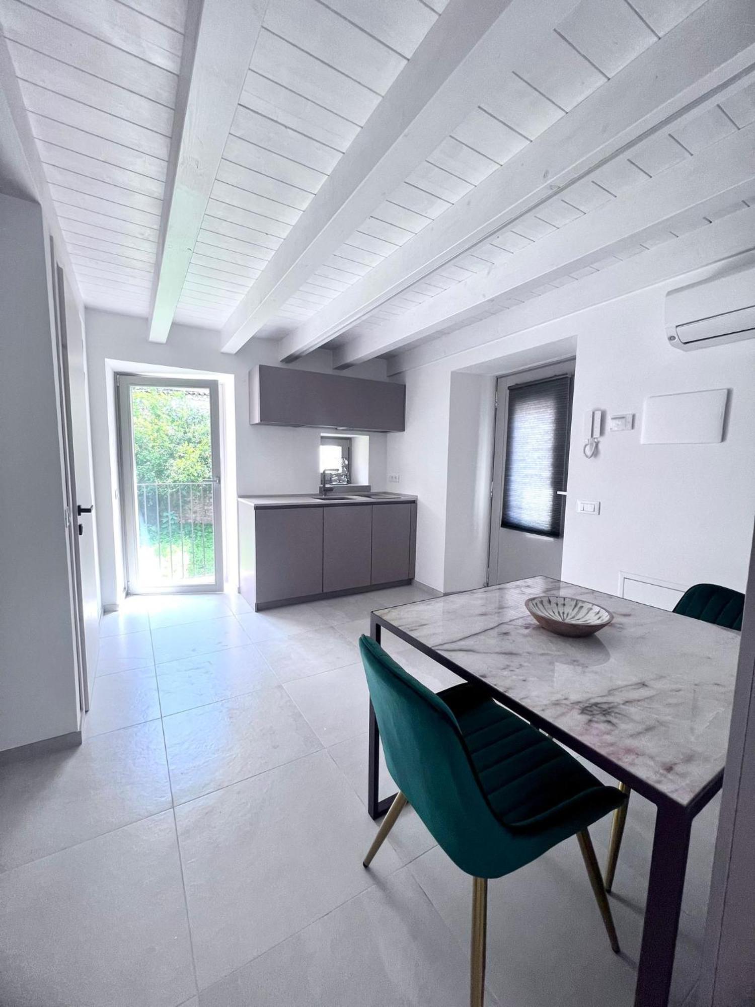 Absentia 1763 Garda Boutique Home - Lake Front Brenzone sul Garda Habitación foto